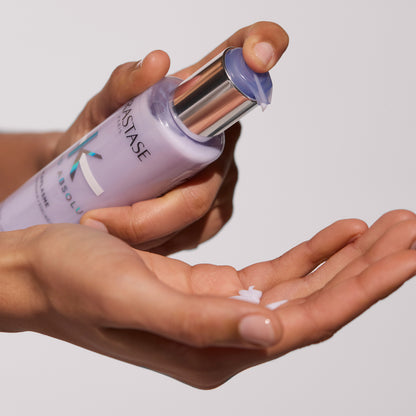 kerastase blond absolu cicplasme hair serum in hand