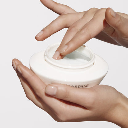 Kerastase Nutritive Masqueintense Riche Hair Mask in hand