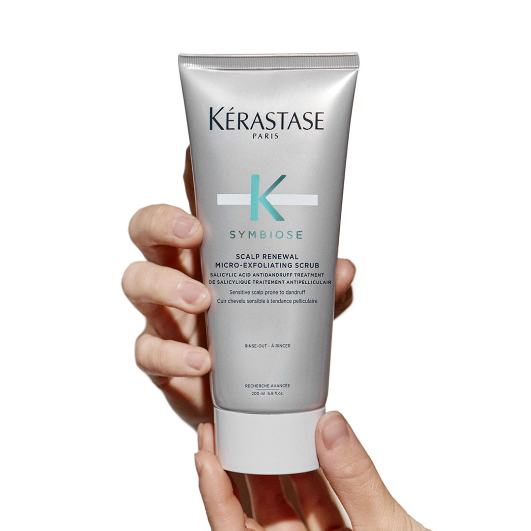 Kerastase Symbiose Scalp Renewal Exfoliating Antidandruff Scalp Scrub in hand