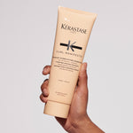 Kerastase Curl Manifesto Fondant Hydratation Essentielle Conditioner in hand